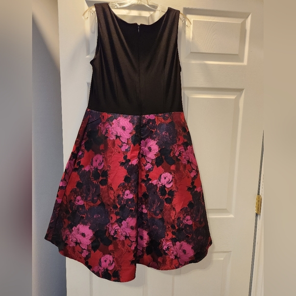 Roz&Ali, Size 12, Black Floral Dress With Belt Sash - Picture 4 of 9